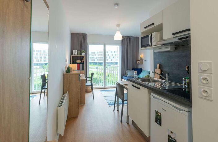 A LOUER - Studio entièrement meublé et équipé de 18m² proche métro B — photo 3