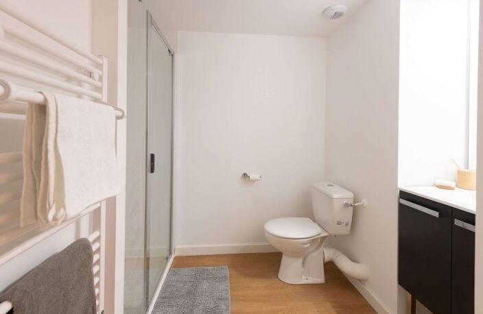 A LOUER - Studio entièrement meublé et équipé de 18m² proche métro B — photo 5
