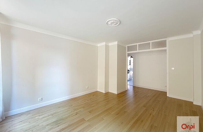Appartement À Louer — photo 2