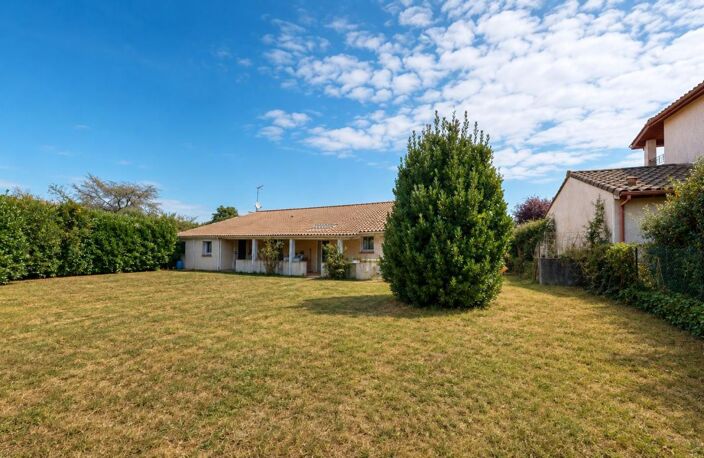 SAINT-ALBAN – MAISON INDIVIDUELLE DE PLAIN-PIED – 3 CHAMBRES – GARAGE AVEC ROCHELLE – VERANDA - PARCELLE DE 617 M² — photo 2