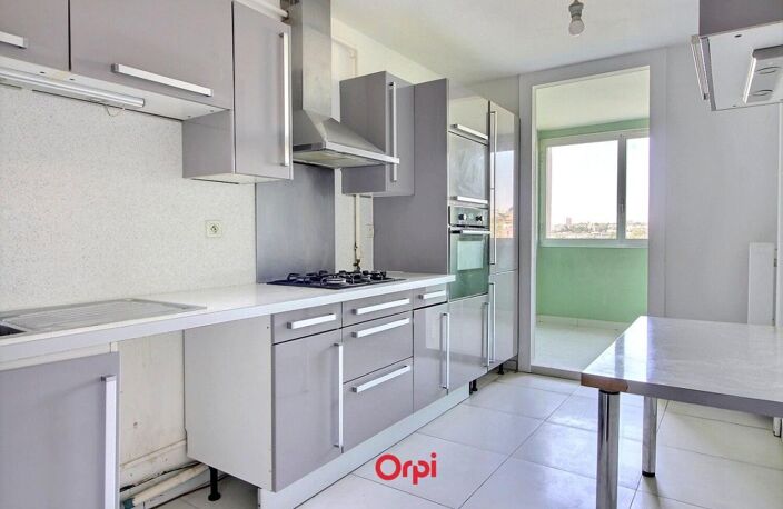 A VENDRE - T4 LUMINEUX - VUE DÉGAGÉE - PISCINE - RESIDENCE ARBORÉE - SECTEUR SAINT LOUP - 13010 MARSEILLE - — photo 2