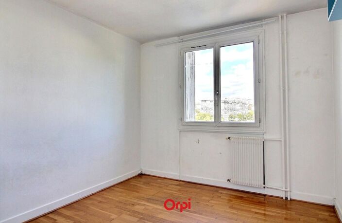 A VENDRE - T4 LUMINEUX - VUE DÉGAGÉE - PISCINE - RESIDENCE ARBORÉE - SECTEUR SAINT LOUP - 13010 MARSEILLE - — photo 3