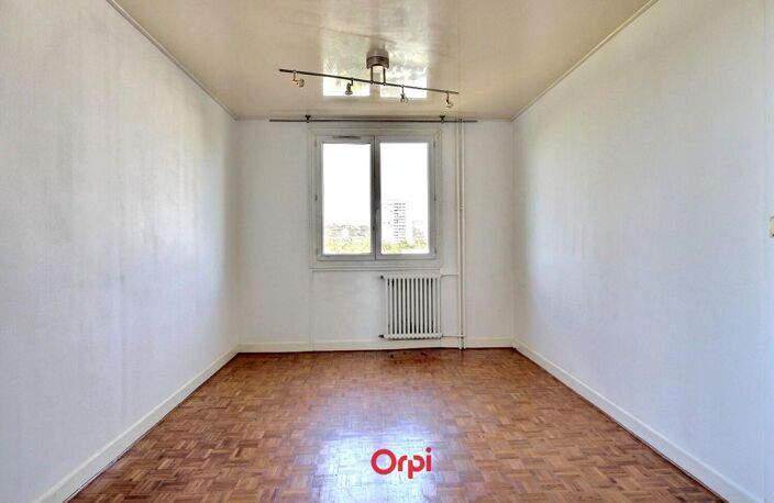 A VENDRE - T4 LUMINEUX - VUE DÉGAGÉE - PISCINE - RESIDENCE ARBORÉE - SECTEUR SAINT LOUP - 13010 MARSEILLE - — photo 5