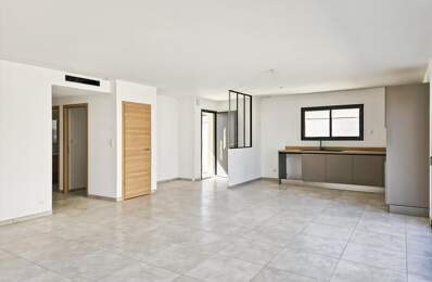 Maison neuve avec garage et jardin — photo du bien