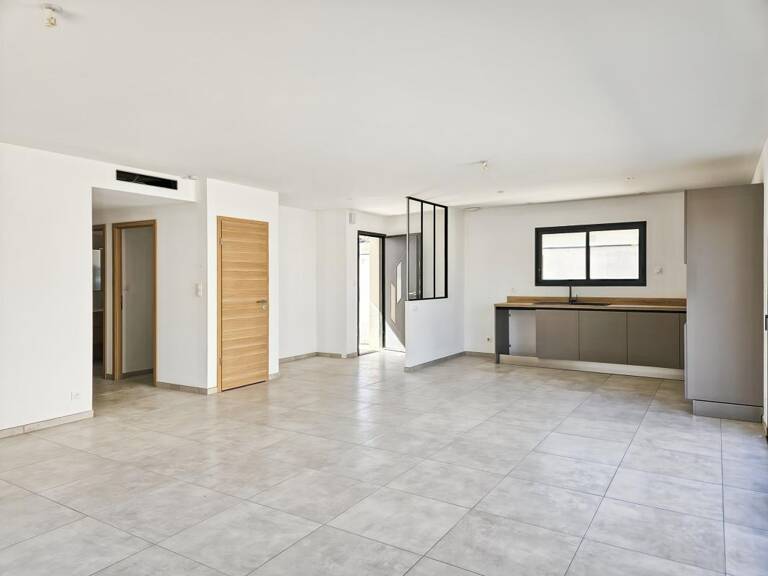Maison neuve avec garage et jardin — photo 1