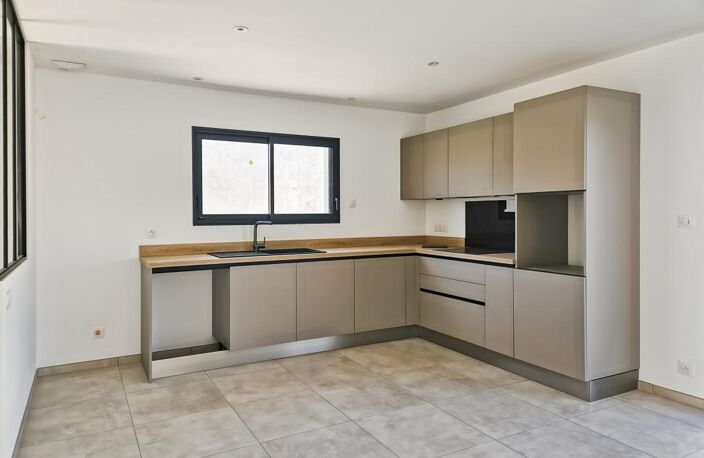 Maison neuve avec garage et jardin — photo 3