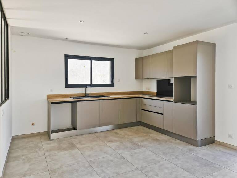 Maison neuve avec garage et jardin — photo 1