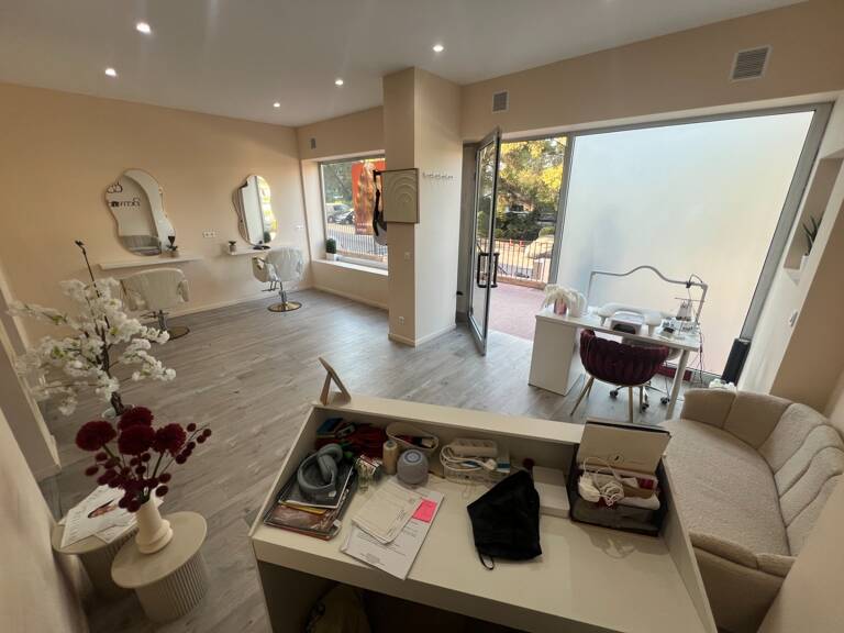 Beau local commercial de 62m2 au CANNET ( secteur Rocheville ) — photo 1