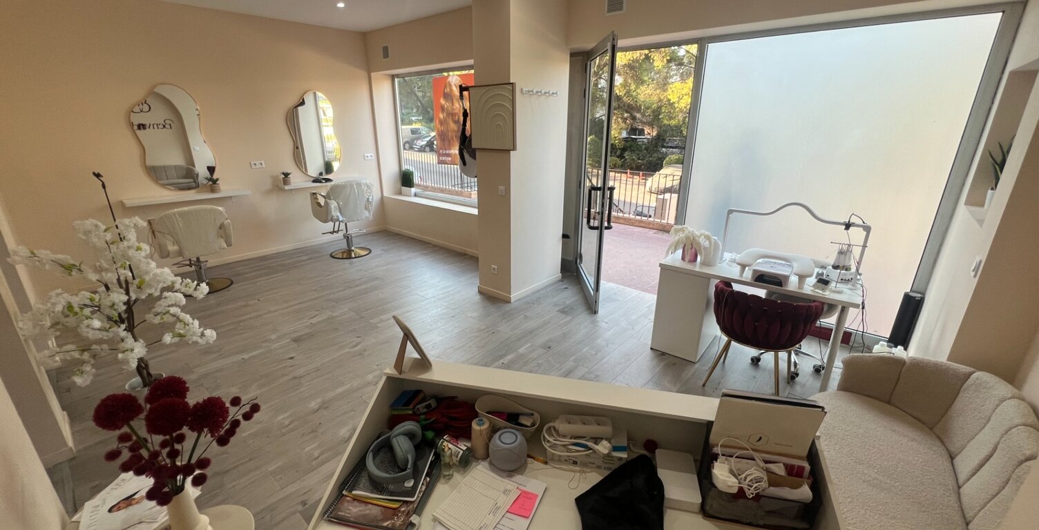 Beau local commercial de 62m2 au CANNET ( secteur Rocheville ) — photo 1