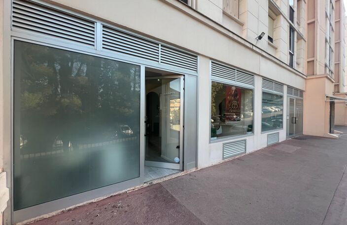 Beau local commercial de 62m2 au CANNET ( secteur Rocheville ) — photo 5