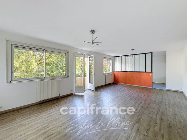 À vendre appartement T3 71 m² à vendre à Pontivy – 2 chambres, balcon, cave et parking — photo 1
