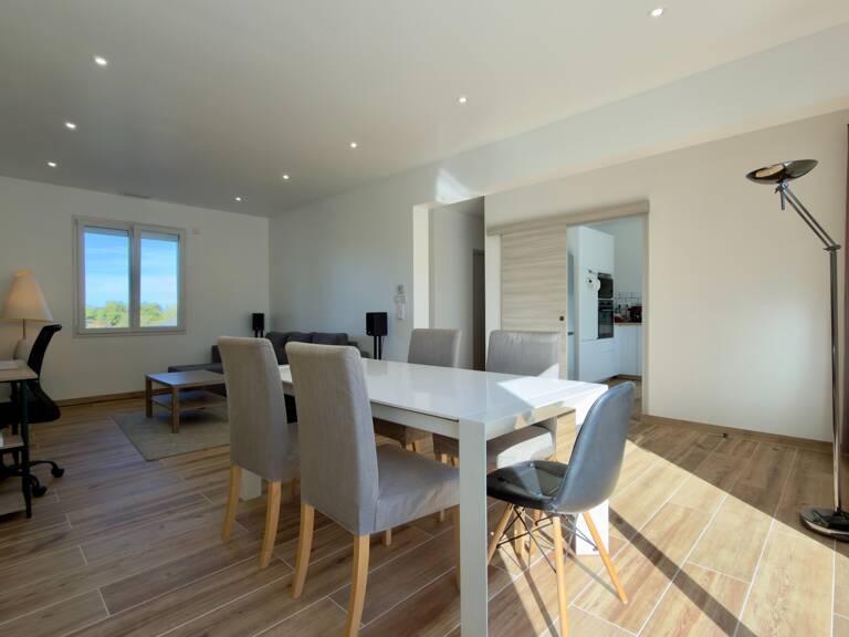 VIVY à 3 Km du Centre-bourg, Maison rénovée sur sous-sol aménagé de 160m² habitables avec garage et jardin — photo 1