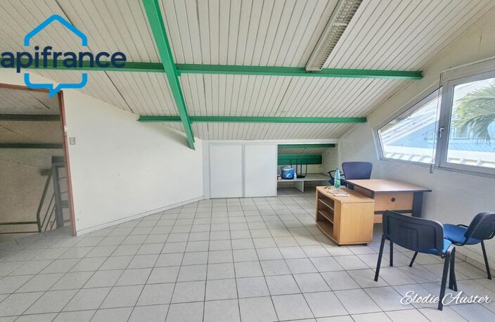 Local professionnel en duplex à Jarry secteur Houelbourg — photo 2
