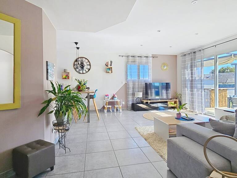 Maison plain pied avec double garage à vendre 5 pièces LOUEY (65) — photo 1