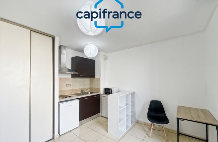 Appartement Meublé à louer 1 pièces avec emplacement parking à Sainte-Clotilde (974) — photo 2