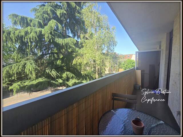 VAUJOURS Studio - 34 m2 avec balcon et place de parking — photo du bien