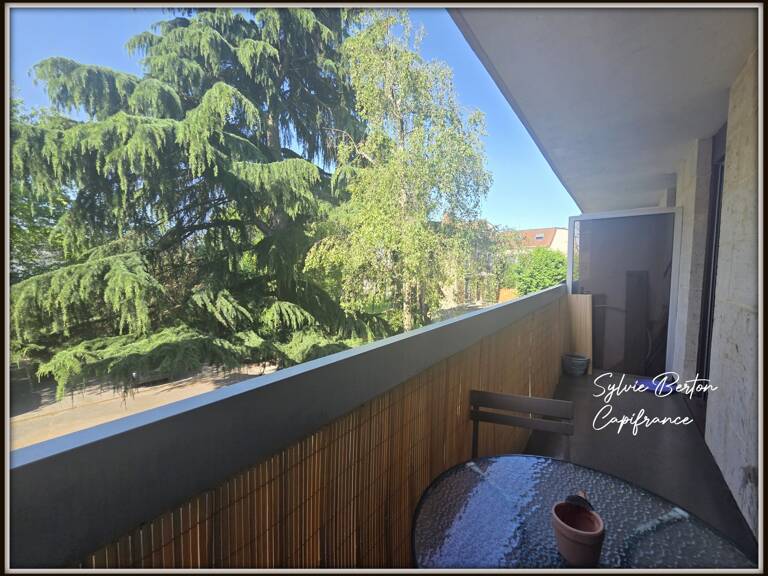 VAUJOURS Studio - 34 m2 avec balcon et place de parking — photo 1
