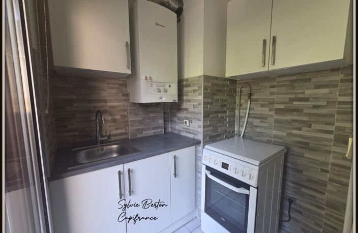 VAUJOURS Studio - 34 m2 avec balcon et place de parking — photo 2