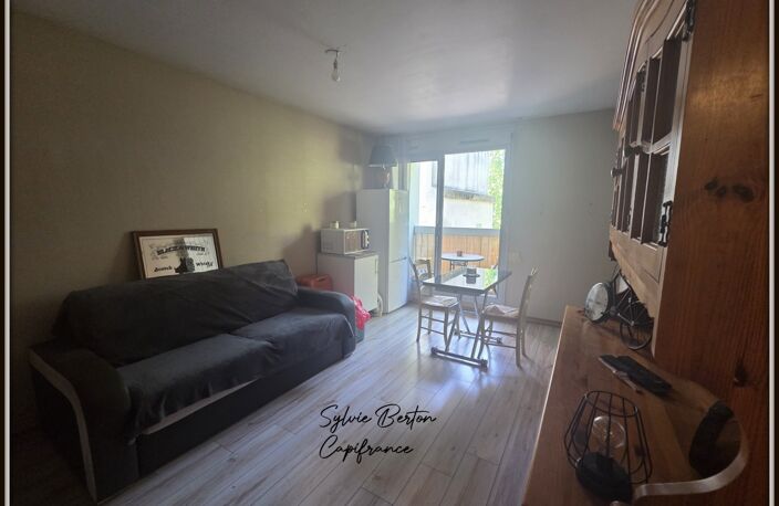 VAUJOURS Studio - 34 m2 avec balcon et place de parking — photo 3