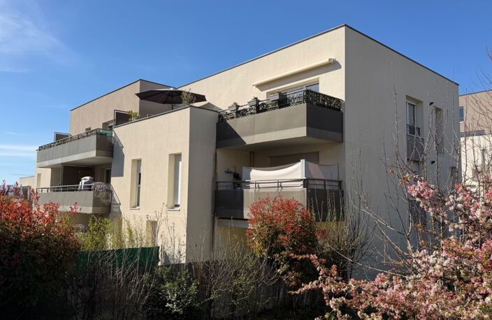 Appartement à vendre 5 pièces SAINT FONS (69  SAINT-FONS – T5 DERNIER de 104 m² ÉTAGE AVEC TERRASSE 26 m² – RÉSIDENCE RÉCENTE — photo 4