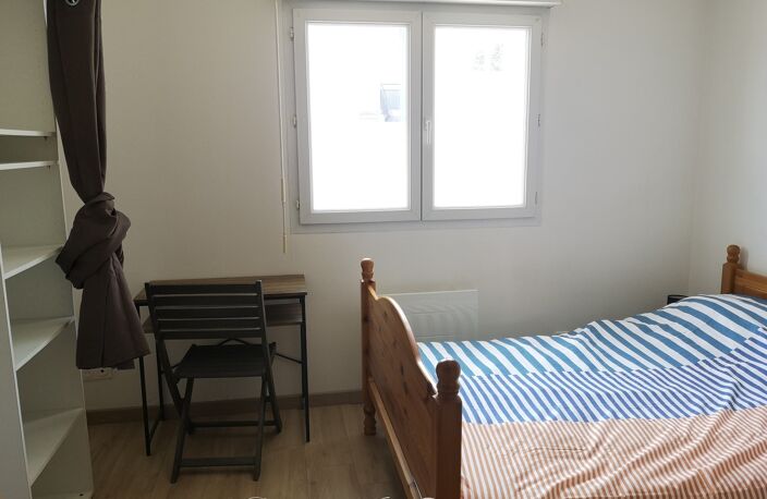 Appartement meublé à louer 2 pièces 34 m² + jardinet - BUXEROLLES (86) — photo 3