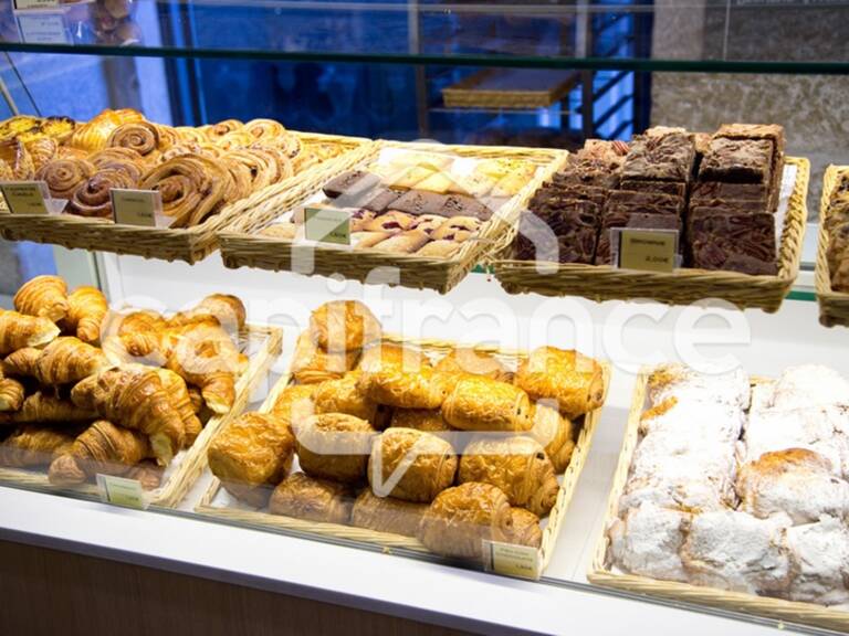 BOULANGERIE PÂTISSERIE SNACKING POITIERS– EMPLACEMENT N°1 départ retraite – CA 605 000 € gros potentiel- logement — photo 1