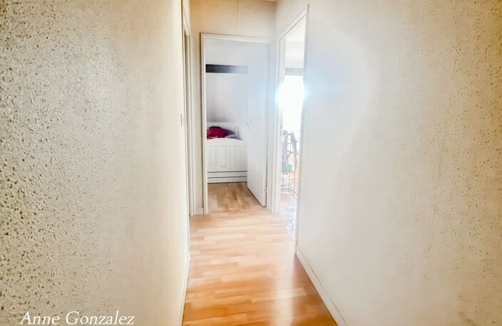 OLIVET Centre, à vendre au troisième et dernier étage avec ascenceur d'une Résidence sécurisée et calme, grand appartement lumineux avec 4 chambres, terrasse, deux places de parking et une cave — photo 2