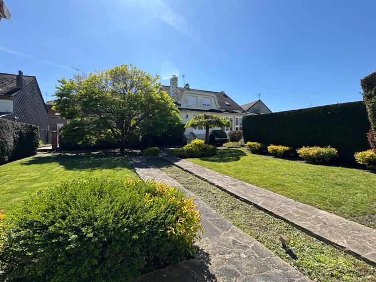   Élégante maison semi-individuelle – Centre-ville de Fourmies – 159 m² – Jardin arboré – Garage 45 m² — photo 1