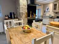   FENIOUX – Le calme absolu, de beaux volumes et une piscine ! — photo 4