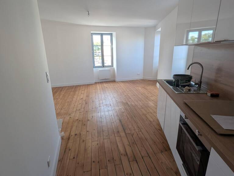 Appartement remis à neuf à louer 2 pièces dont 1 chambre.  42 m²  FONTENAY LE COMTE (85) — photo 1