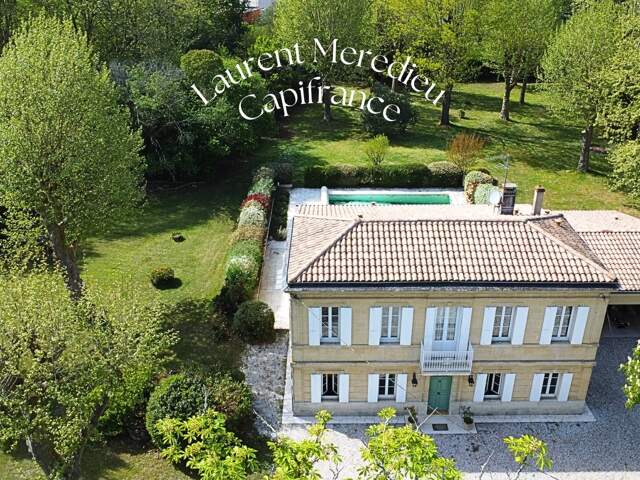 Magnifique demeure en pierre avec grand jardin, piscine & espace professionnel — photo du bien