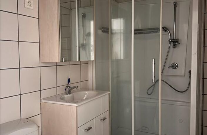 Riom Rue Hellenie STUDIO RDC chauf gaz — photo 3