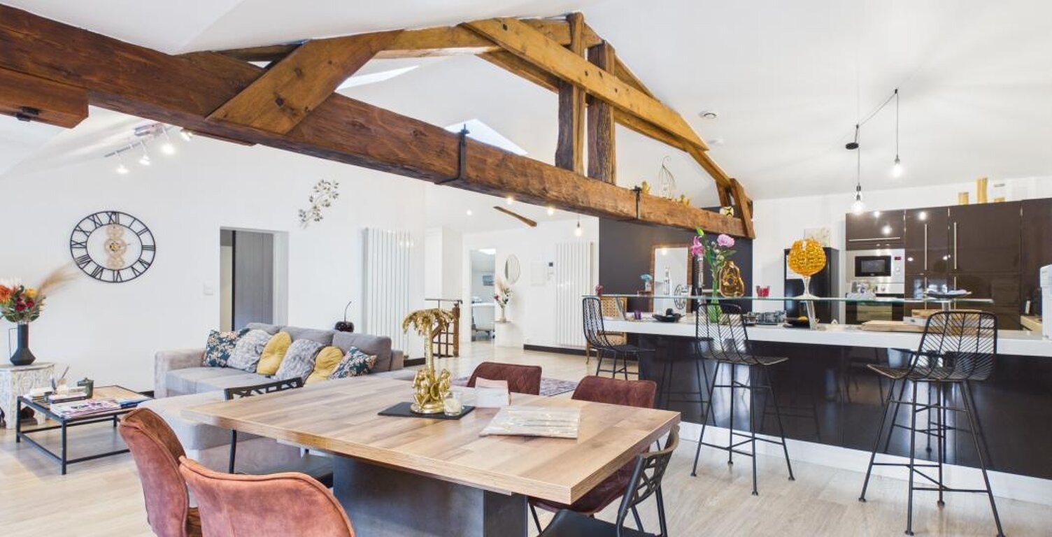 Immeuble de caractère en pierre de tailleb- 333 m²en vente à Saint-Savinien (17350) — photo 1