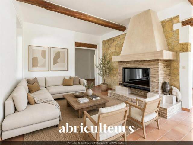 Maison familiale en pierre à vendre à Grans, sur un jardin arboré de 254 m² (13250) — photo du bien