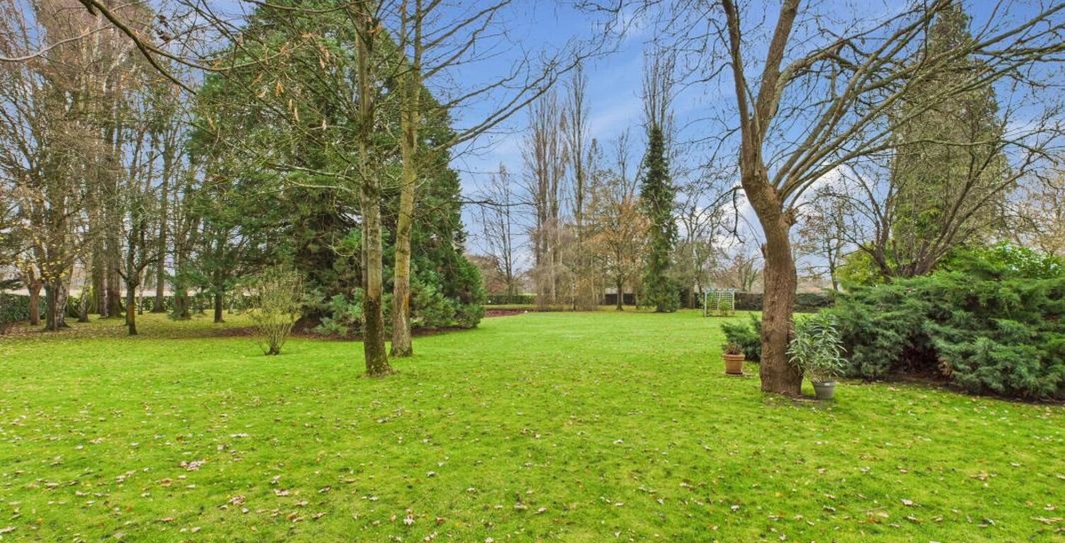 Maison avec parc arboré - 260 m² - en vente au MANS SUD (72230) — photo 1