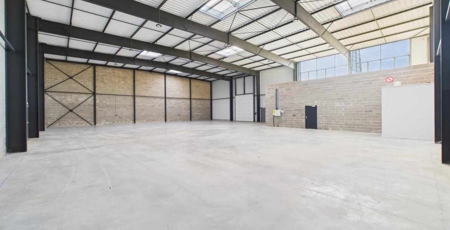 Bâtiment d’activité de 755 m² en vente à 1h de Paris, Chartres (28000) — photo 1