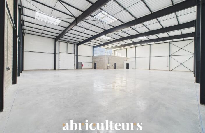 Bâtiment d’activité de 755 m² en vente à 1h de Paris, Chartres (28000) — photo 2