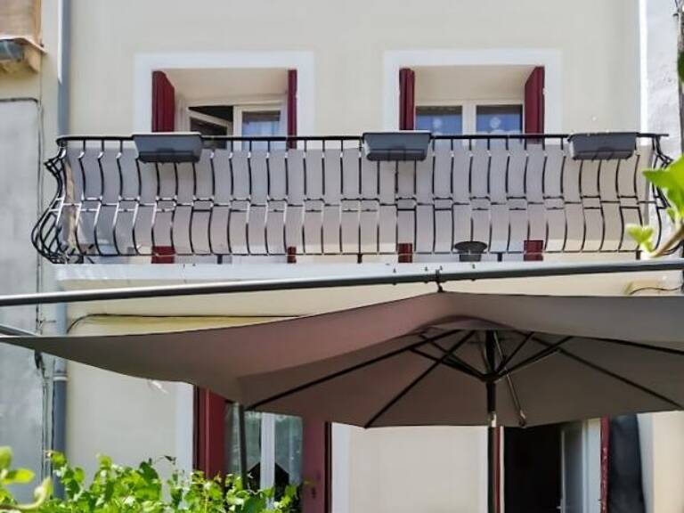 Maison lumineuse avec terrasse, vue dégagée et garage — photo 1