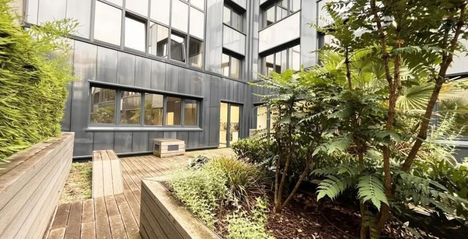 Bureaux à louer de 433 m² divisibles à Boulogne Billancourt. Ensemble immobilier de bureaux d'excellent standing, façades ITE, vue tour Eiffel, climatisation réversible, fibre optique, vidéosurveillance — photo 1