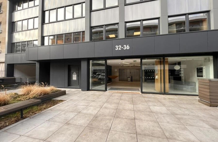 Bureaux à louer de 433 m² divisibles à Boulogne Billancourt. Ensemble immobilier de bureaux d'excellent standing, façades ITE, vue tour Eiffel, climatisation réversible, fibre optique, vidéosurveillance — photo 5