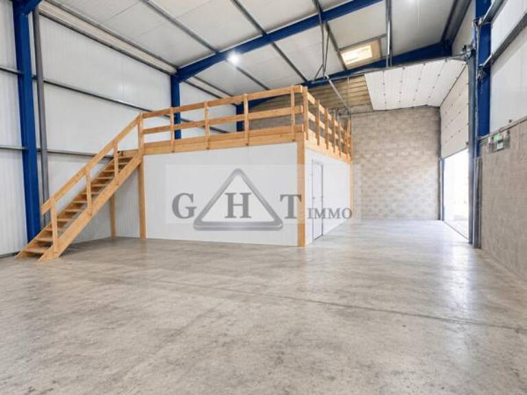 ENTREPOT BUREAUX A LOUER BRIE COMTE ROBERT — photo 1