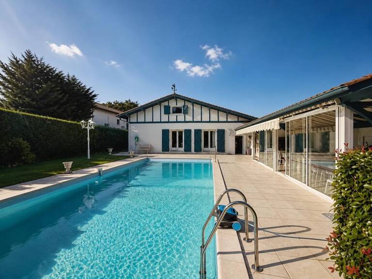 Maison de 8 pièces de 198 m² à Biarritz — photo 1