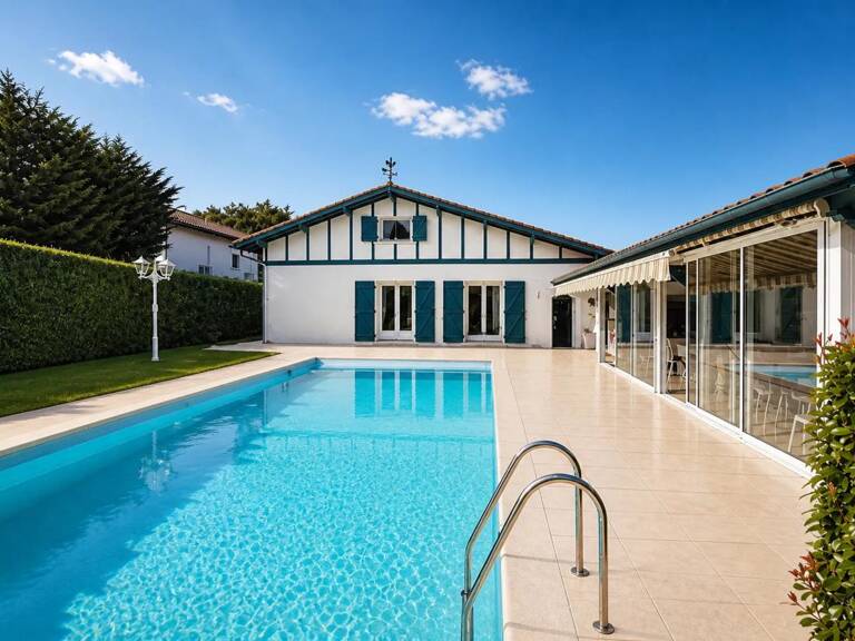 Maison de 8 pièces de 198 m² à Biarritz — photo 1