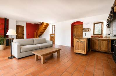 Maison en pierres de 6 pièces de 195 m² à Lablachère — photo du bien