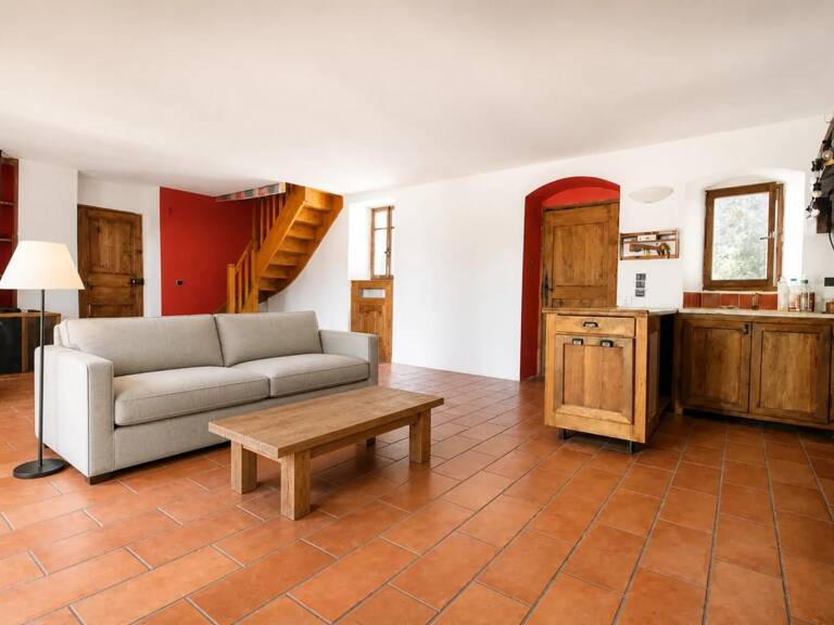 Maison en pierres de 6 pièces de 195 m² à Lablachère — photo 1