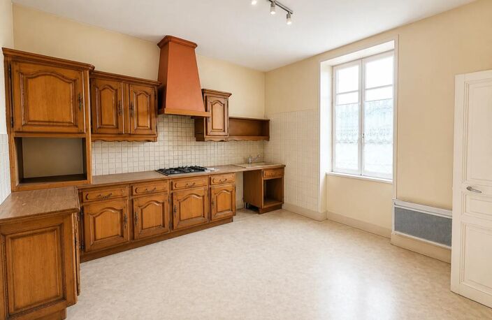 Maison de 16 pièces de 250 m² à Saint-Symphorien-de-Marmagne — photo 4
