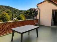 Maison de 5 pièces de 126 m² à Lastours avec terrasse et jardinet.
Vue panoramique — photo 2