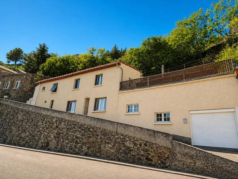 Maison de 5 pièces  à Lastours avec terrasse et jardinet.
Vue panoramique — photo 1