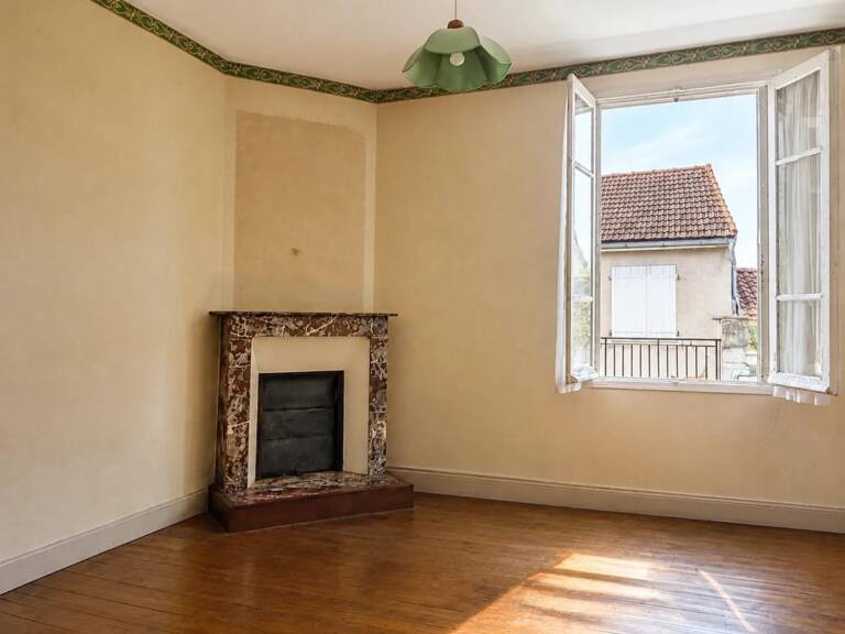 Maison de 85 m² - 5 pièces - MILLAC (86150) — photo 1