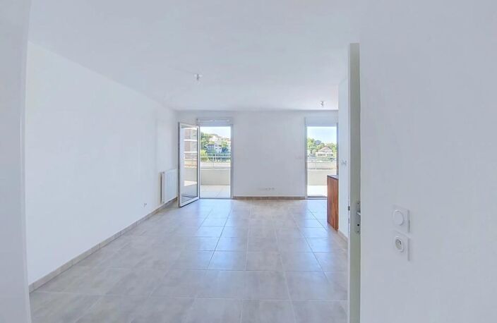 T1 de 28 m² avec terrasse et parking à Marseille 15e — photo 2